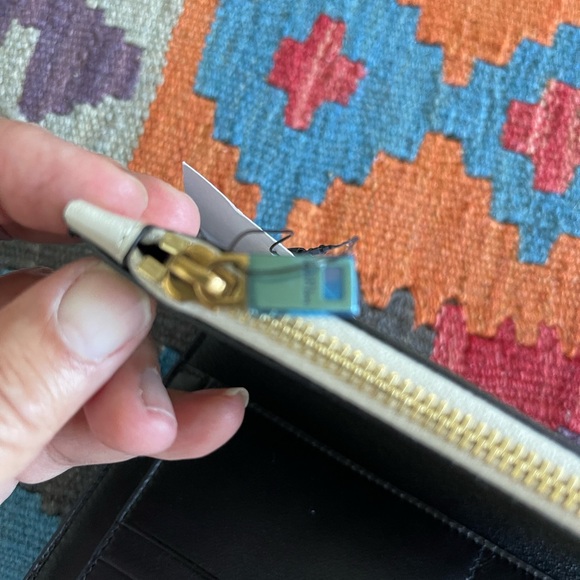 Saint Laurent YSL Monogram Wallet/Black/Cream - Picture 7 of 16